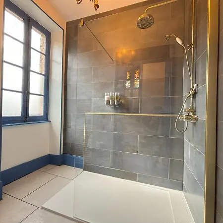 Chateau De Bruges - Exclusive Property Lapeyrouse