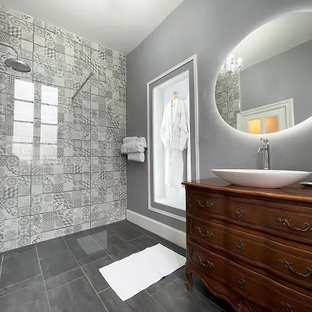 Chateau De Bruges - Exclusive Property *